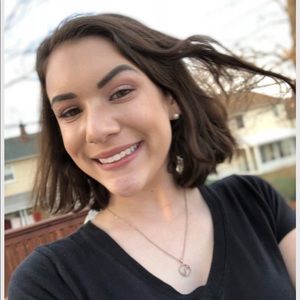 Meet your Posher, Abbey